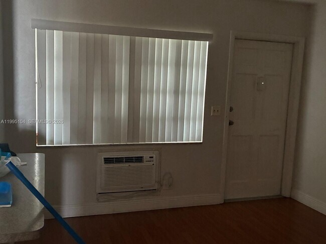 Building Photo - 141 NE 10th Ave