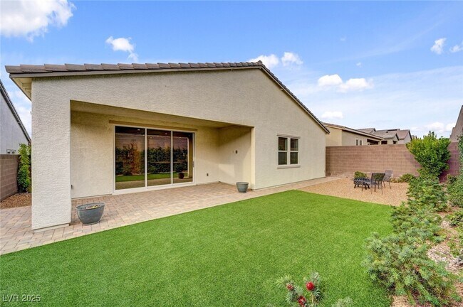 Building Photo - 3395 Stone View Ave