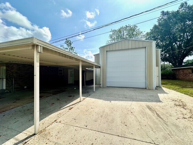 Building Photo - 1005 E Grace St