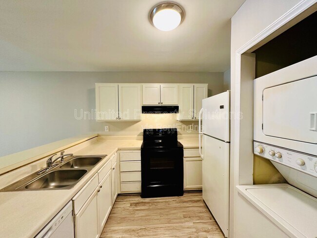 Building Photo - 211 Sunn Aire Ct