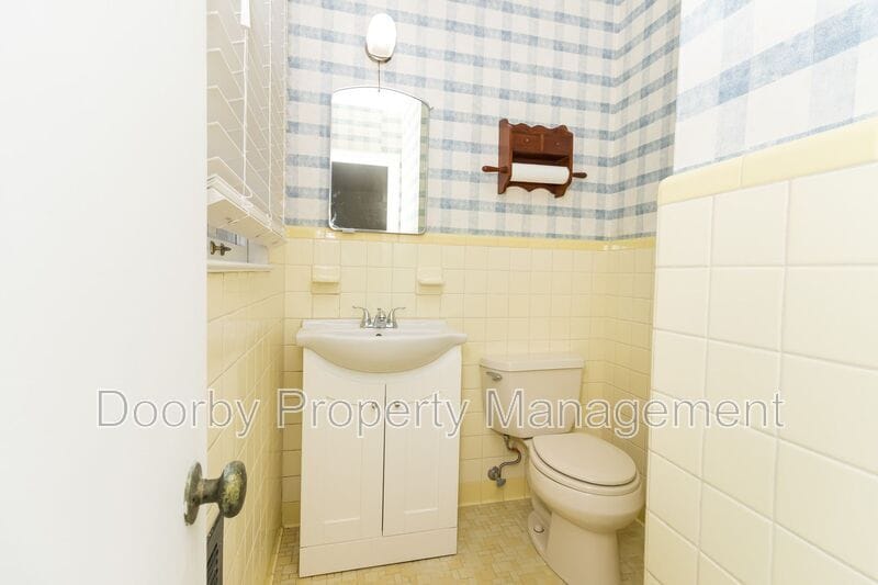 Building Photo - 203 Dawn St