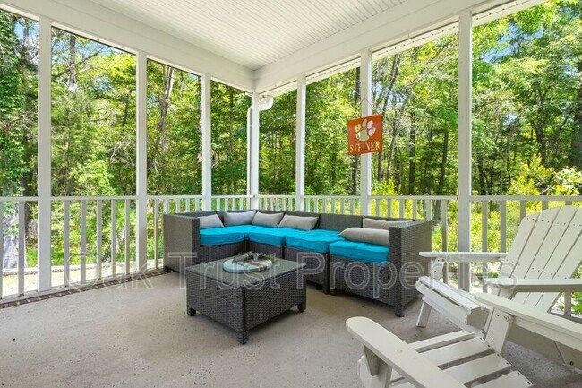 Building Photo - 127 Blackwater Dr