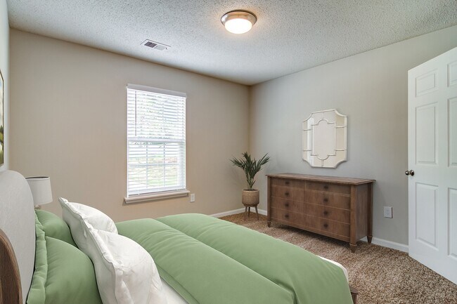 Building Photo - Serene at Creekstone