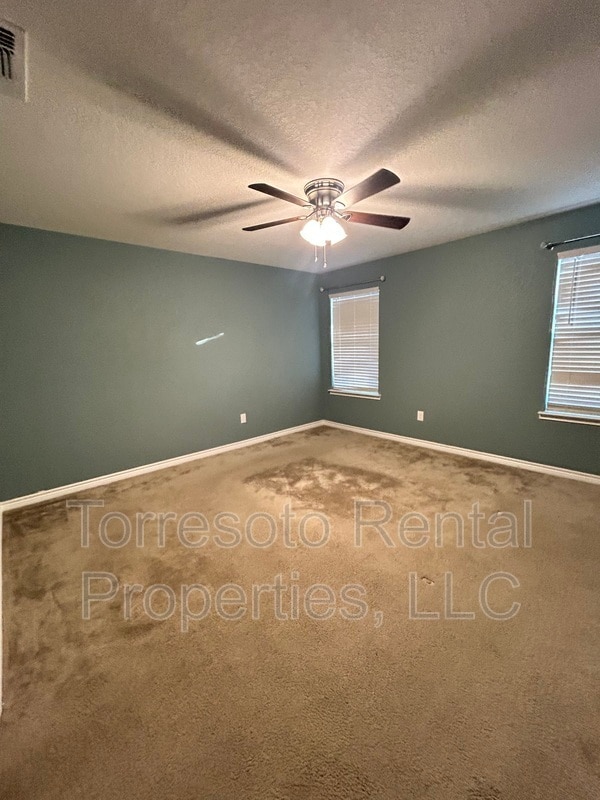 Building Photo - 5910 Sandy Lake St