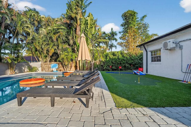 Building Photo - 2423 NE 202nd St