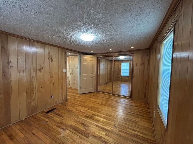 Building Photo - 894 Fish Hatchery Ln