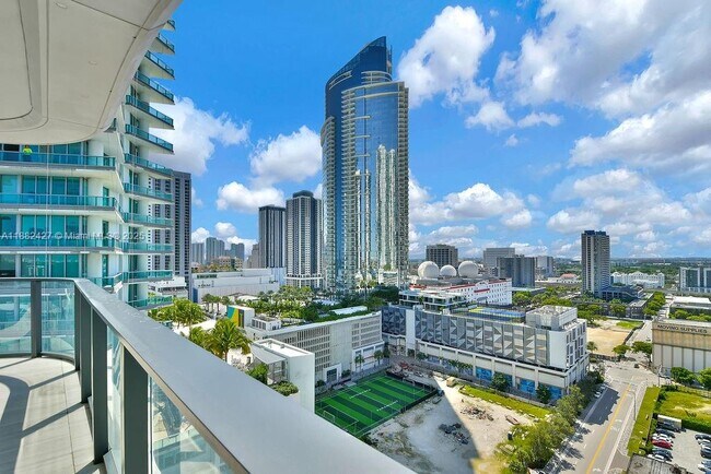 Building Photo - 1000 Biscayne Blvd