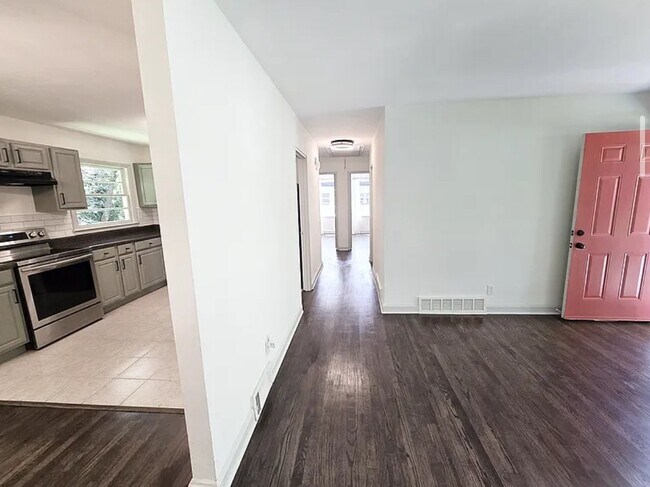 Building Photo - 2863 Catalina Dr