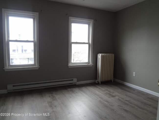 Building Photo - 52 Center St