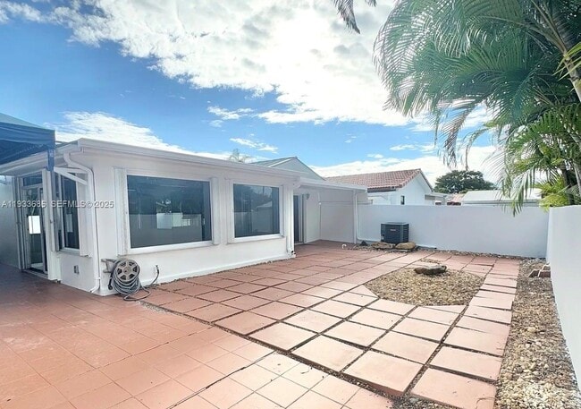 Building Photo - 13861 SW 9th Terrace