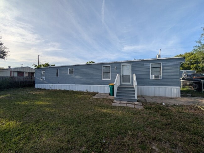 Building Photo - 2Bedroom /1.5 Bath Mobile in Mims Nicely Updated