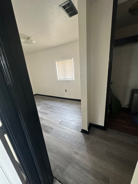 Building Photo - 916 Sonoma Ave