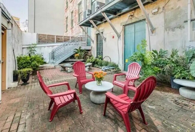 Building Photo - 2010 The Strand