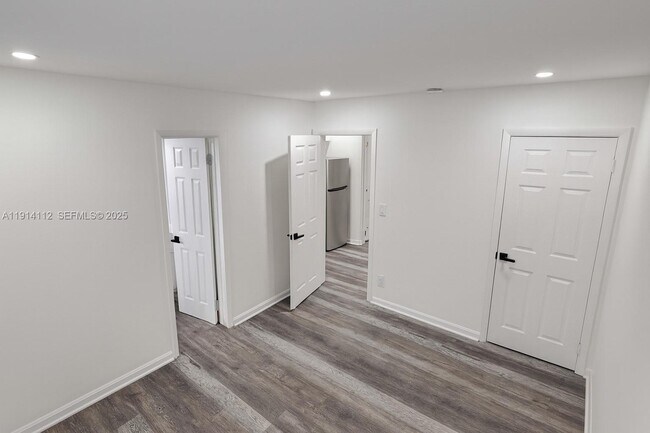 Building Photo - 417 NW 2nd Ave