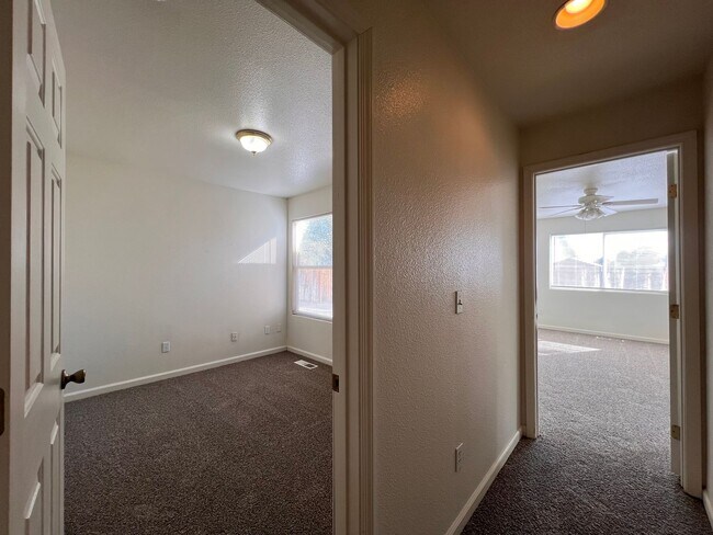 Building Photo - Large 4-bedroom home located in the Countr...
