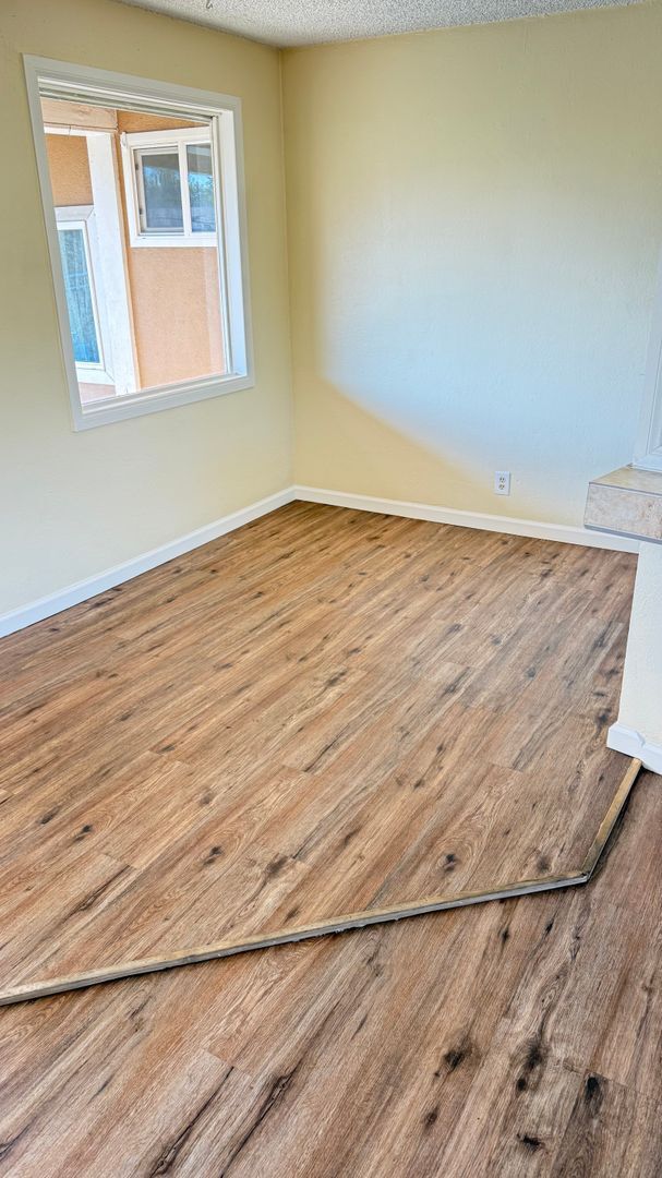 Building Photo - 2 bedroom 1 bath available near UC Riverside