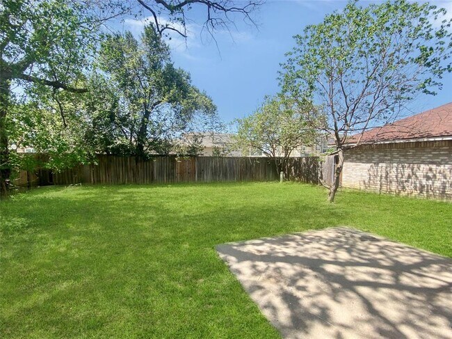 Building Photo - 4606 Sojourner St