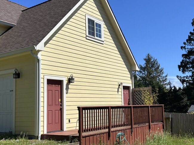 Building Photo - 1643 Azalea Ave