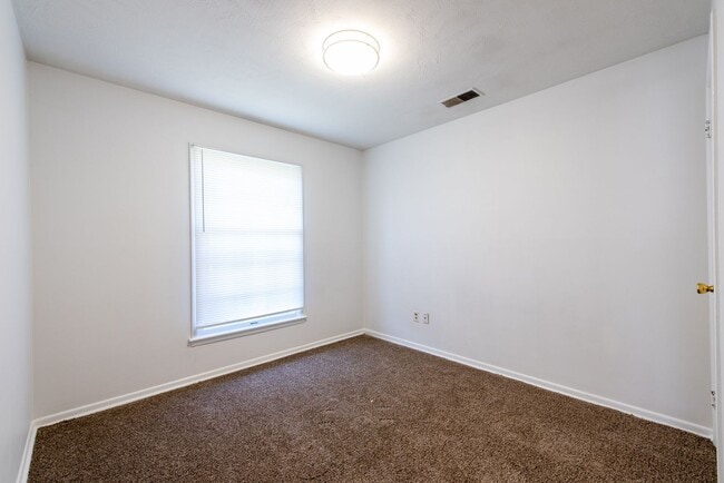 Building Photo - Awesome Home!!!