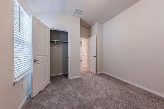 Building Photo - 13905 Heartland Dr