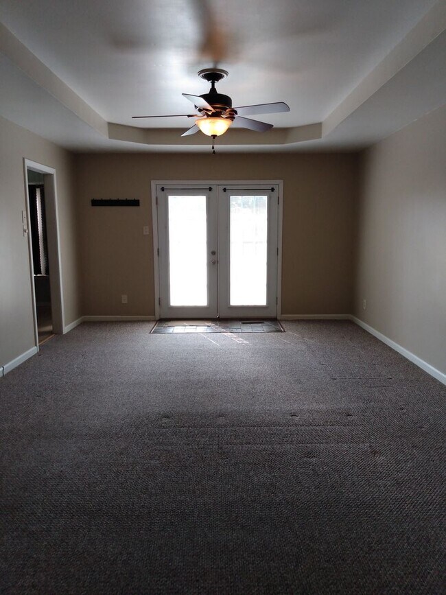 Building Photo - 2640 Holt Ln