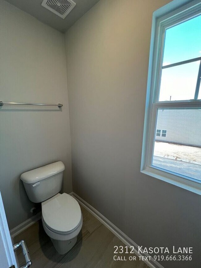 Building Photo - 2312 Kasota Ln