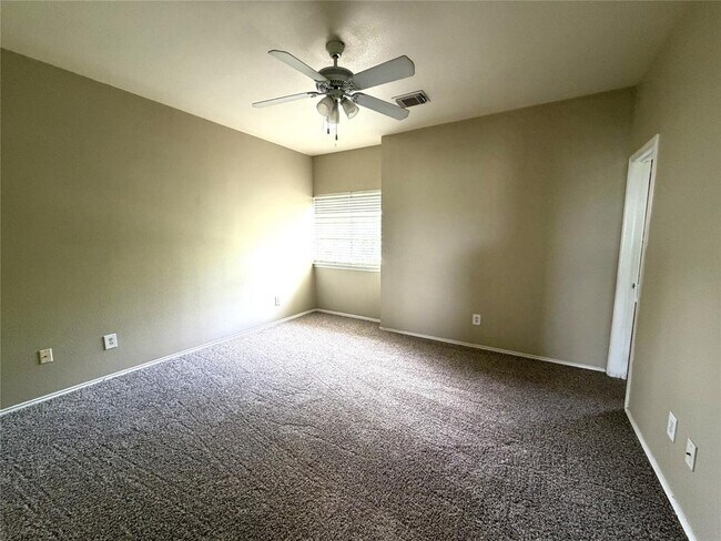 Building Photo - 1512 S Medina St