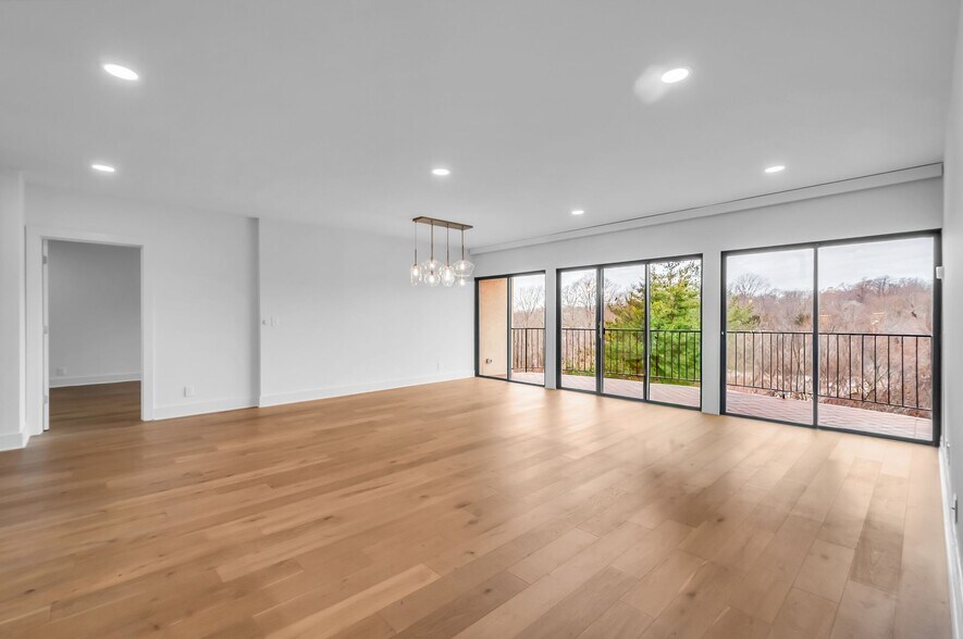 Building Photo - 6666 Brookmont Ter