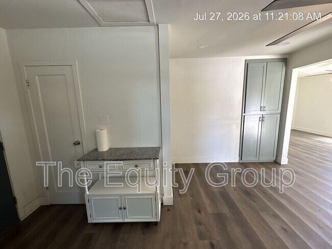 Building Photo - 151 N Villa Ave