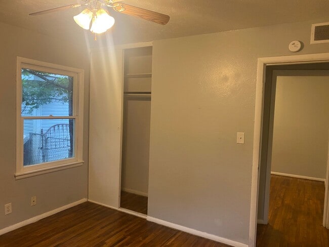 Building Photo - 600 SE Greystone Ave