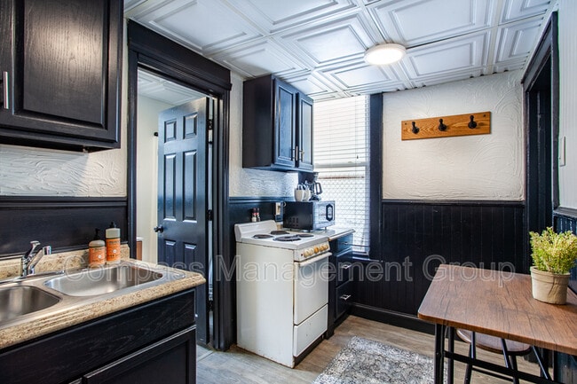 Building Photo - 813 Hall of Fame Dr