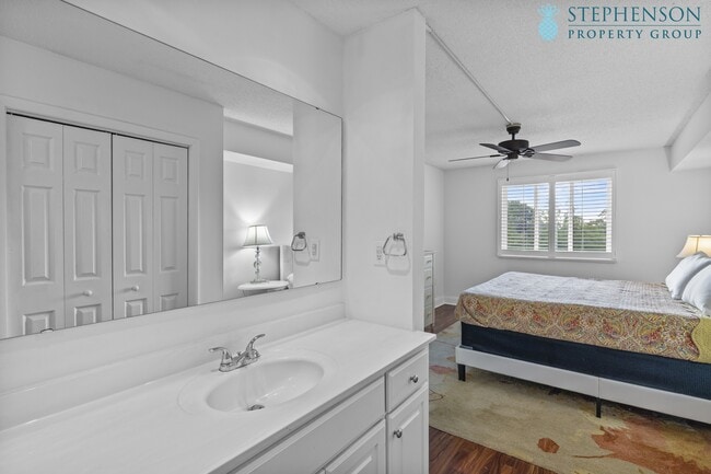 Building Photo - 1825 St Julian Pl