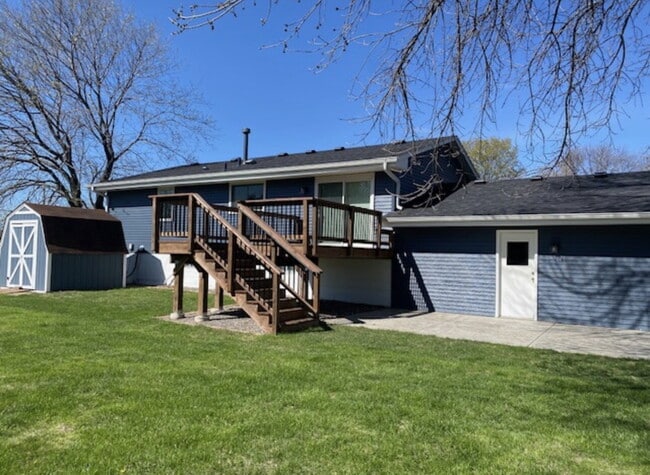 Building Photo - 3600 Trenton Ln N