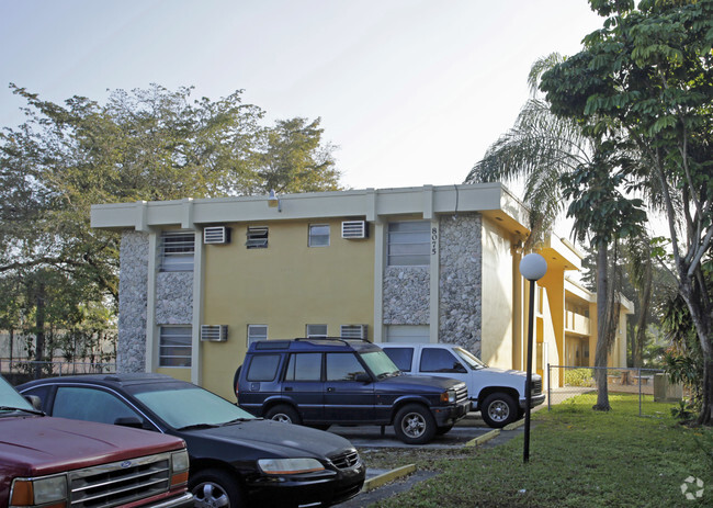 Primary Photo - Dadeland Cove Apts