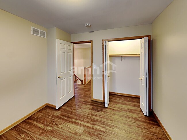 Building Photo - 2615 Heritage Lake Dr