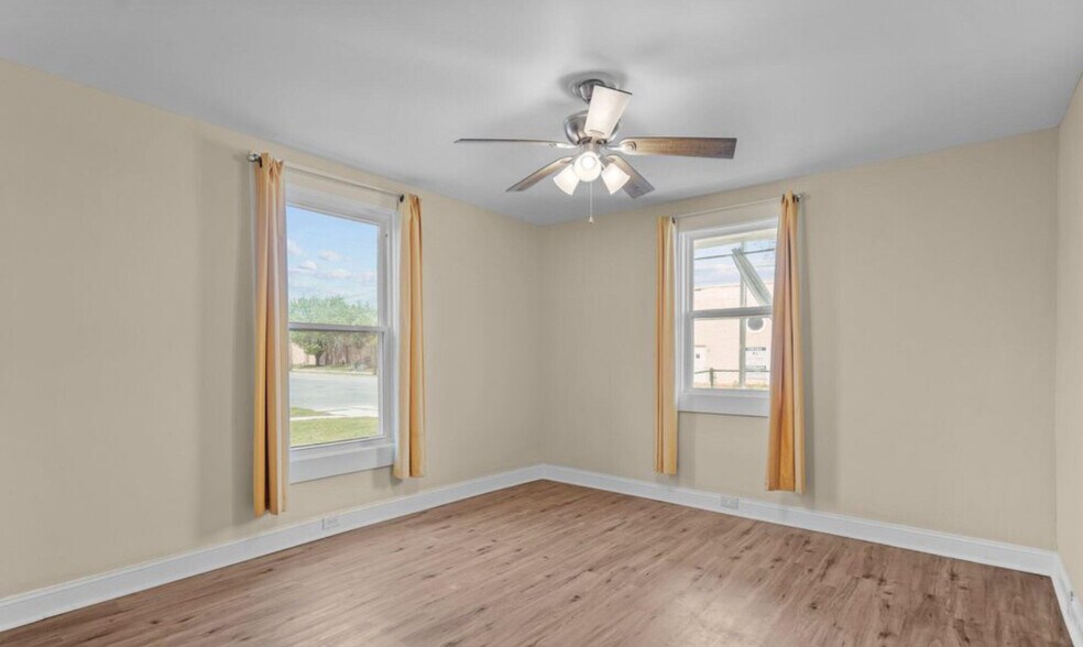 Building Photo - 1204 Castle St