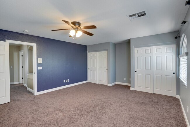 Building Photo - 4-Bedroom Home with Heated Pool & Spa