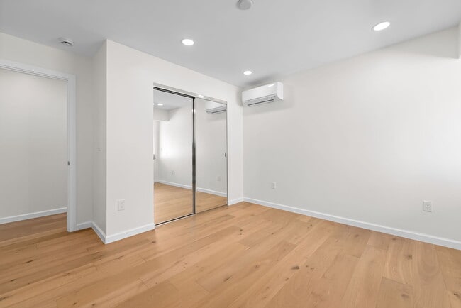 Building Photo - 2067 Laukahi St