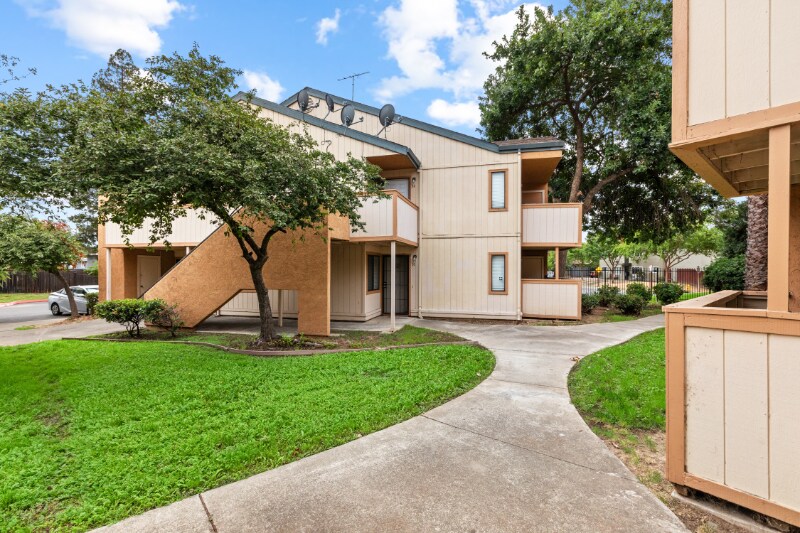 Building Photo - 3859 Annadale Ln