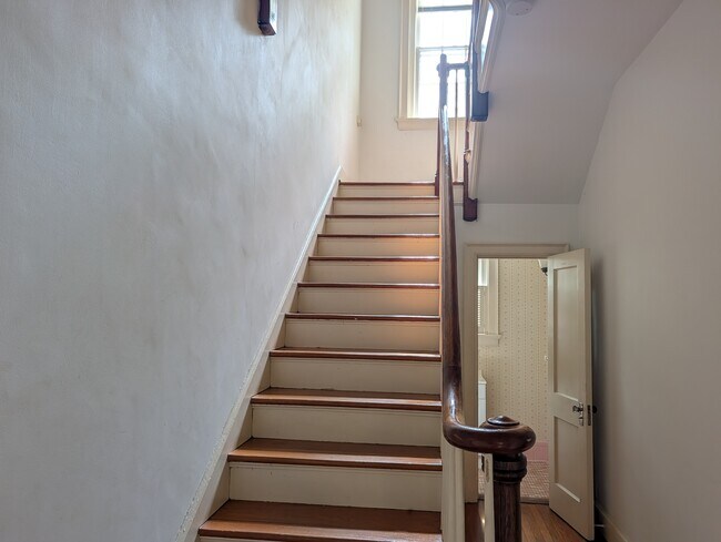 Building Photo - 1007 Wildwood Ave