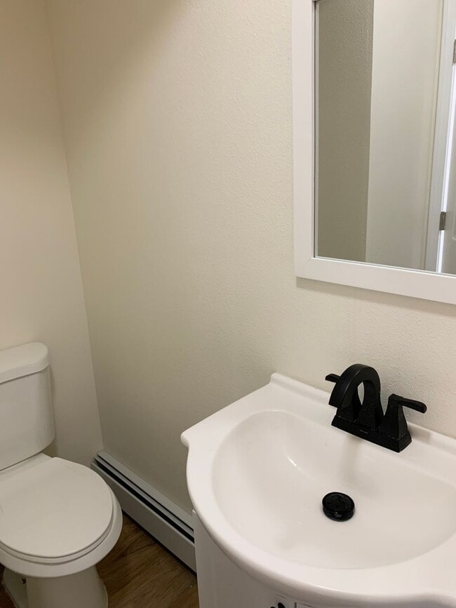 Building Photo - 6900