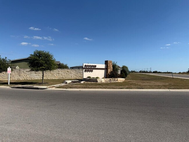 Building Photo - 3211 Windy Shelf Bnd