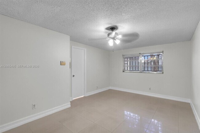 Building Photo - 5560 W 6th Ave