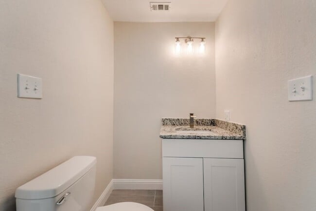 Building Photo - 4823 Ash Ln