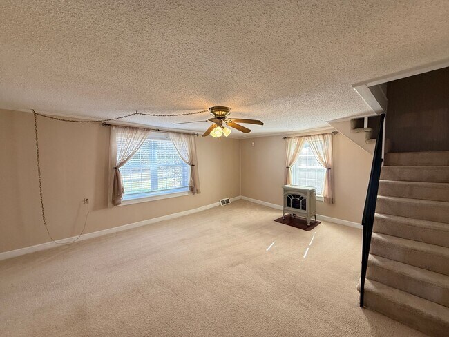 Building Photo - 4230 Hampton Rd