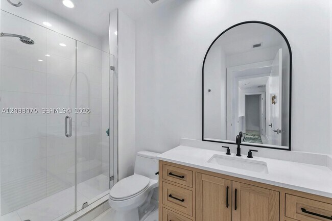 Building Photo - 950 Brickell Bay Dr