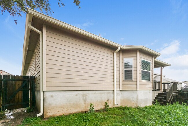 Building Photo - Spacious 3-Bedroom Brick Home