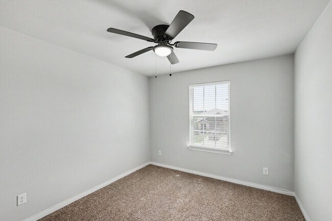 Building Photo - 4 Bed, 2.5 Bath Home in Hightop Ridge with Open Floor Plan