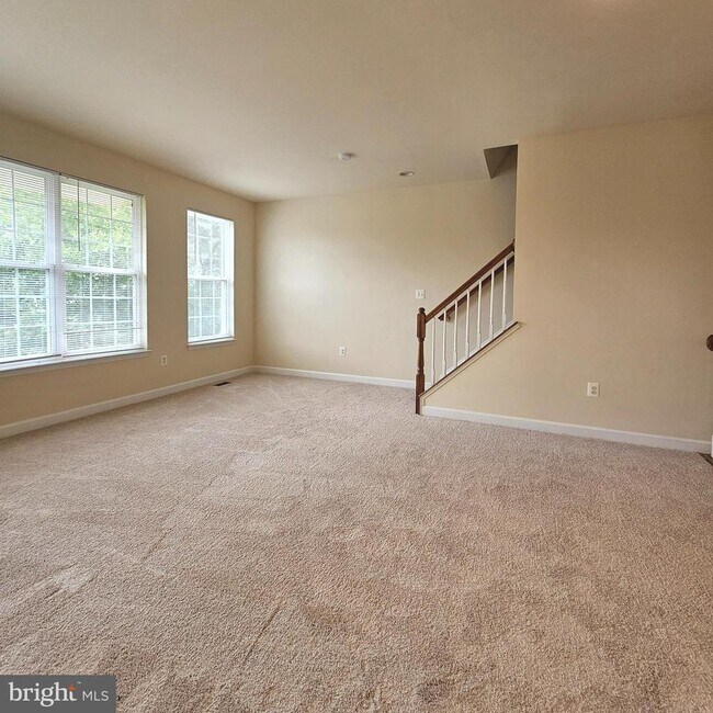Building Photo - 725 Chevington Ct