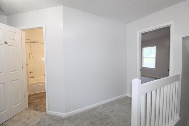 Building Photo - 865 Camelot Ln